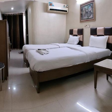 Hotel Zenith Сурат Экстерьер фото
