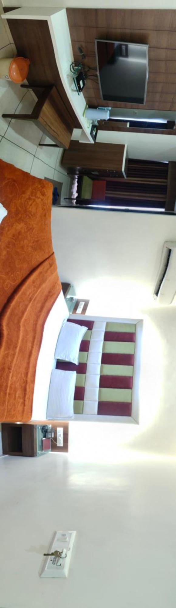 Hotel Zenith Сурат Экстерьер фото