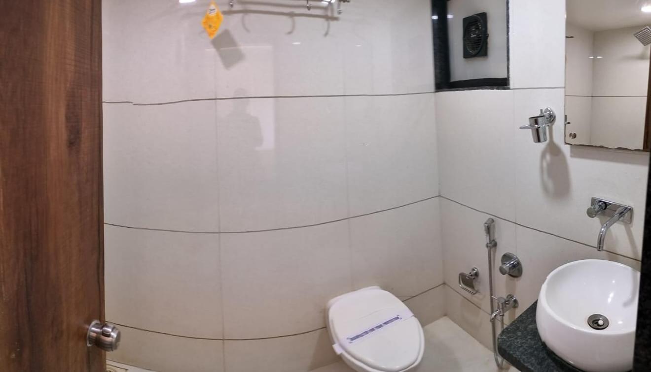 Hotel Zenith Сурат Экстерьер фото