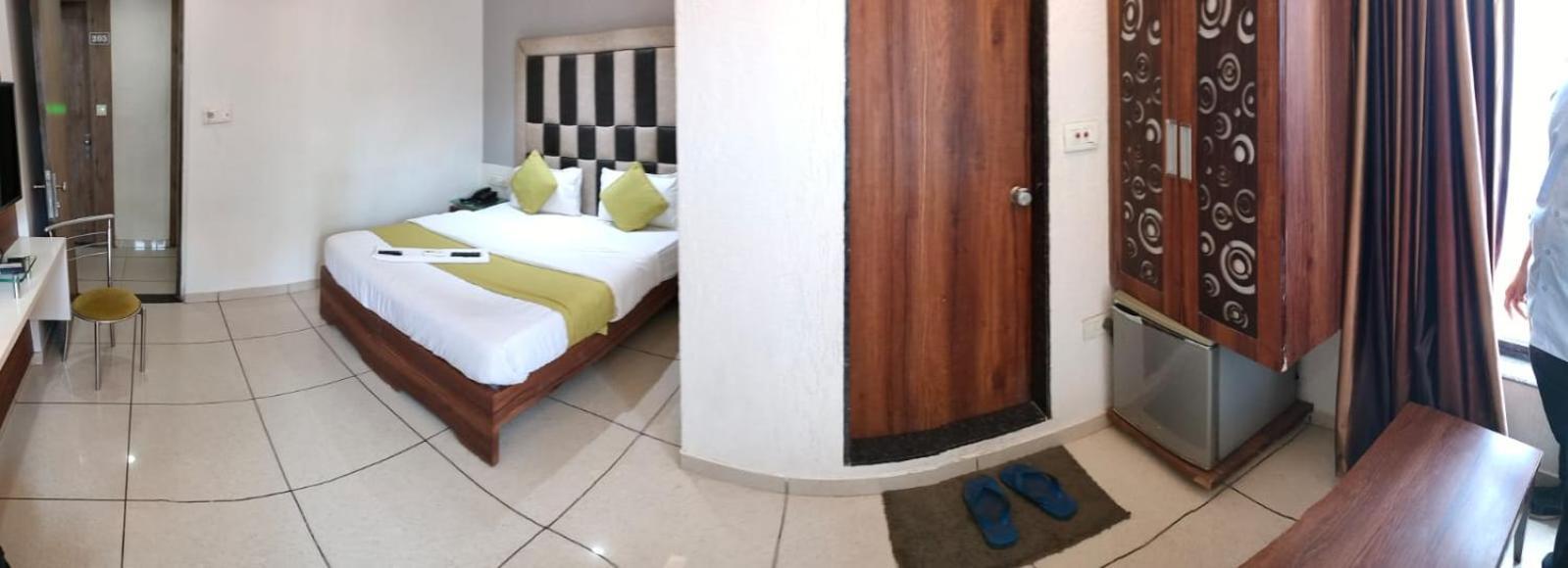 Hotel Zenith Сурат Экстерьер фото
