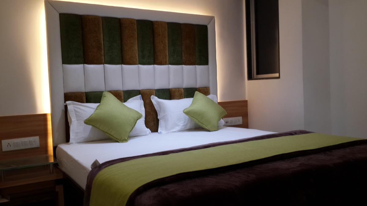 Hotel Zenith Сурат Экстерьер фото