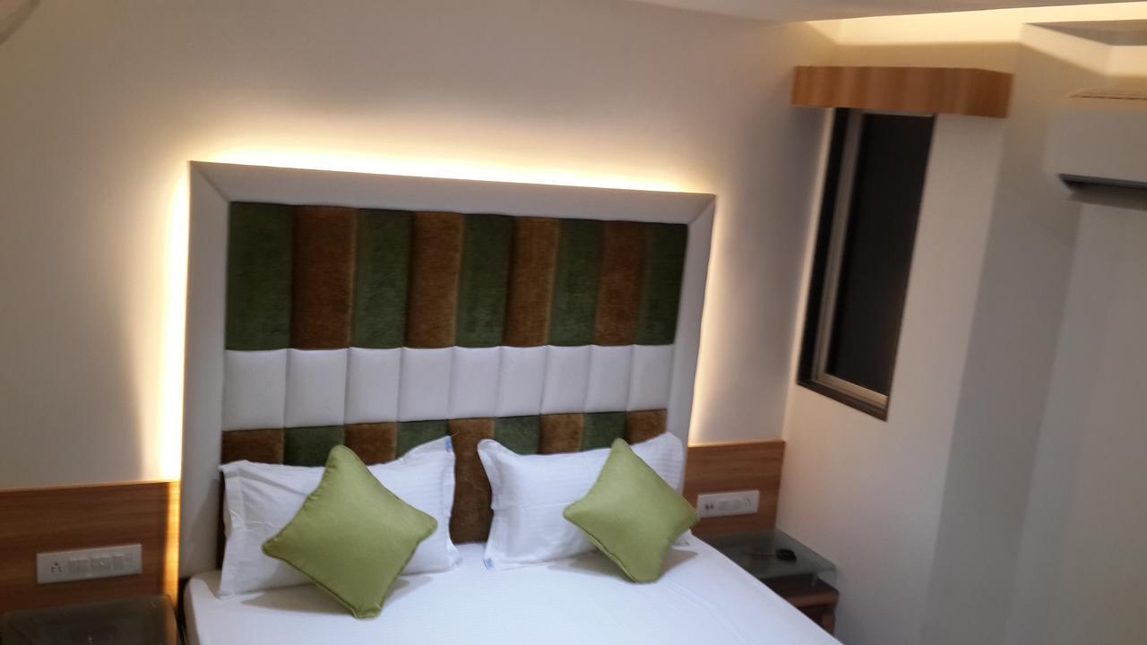 Hotel Zenith Сурат Экстерьер фото